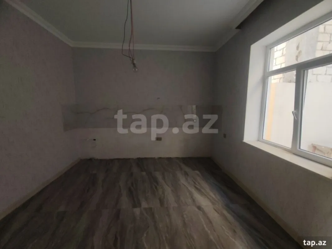 Satılır 6 otaqlı həyət evi