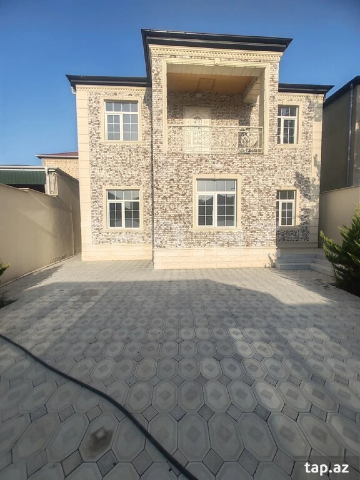 Satılır 6 otaqlı həyət evi