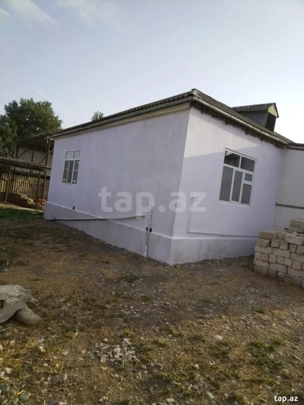 Satılır 5 otaqlı həyət evi 200 m²
