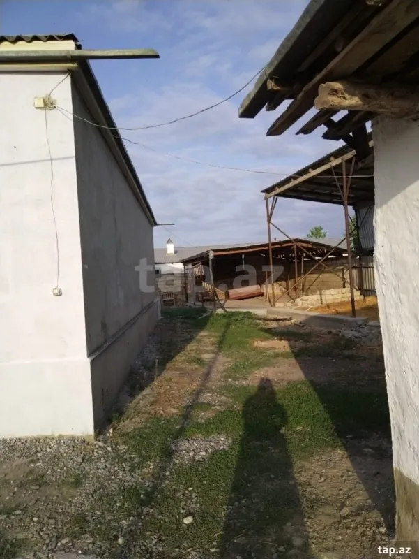 Satılır 5 otaqlı həyət evi 200 m²