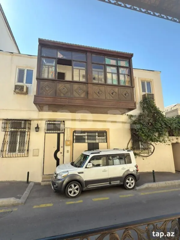 Satılır 5 otaqlı həyət evi 210 m²