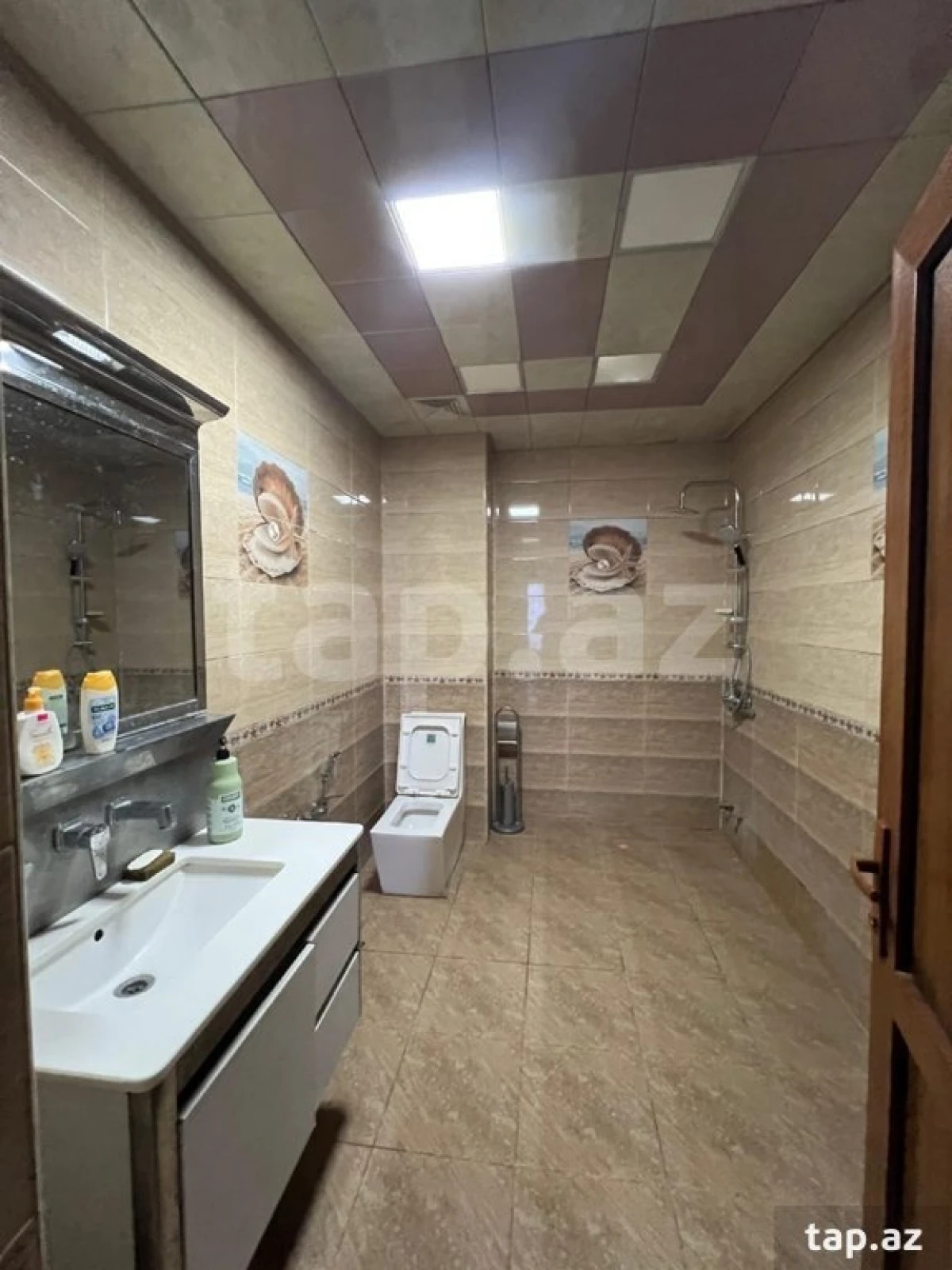 Kirayə verilir 3 otaqlı yeni tikili 135 m²