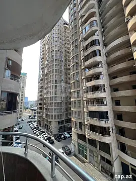 Kirayə verilir 3 otaqlı yeni tikili 135 m²