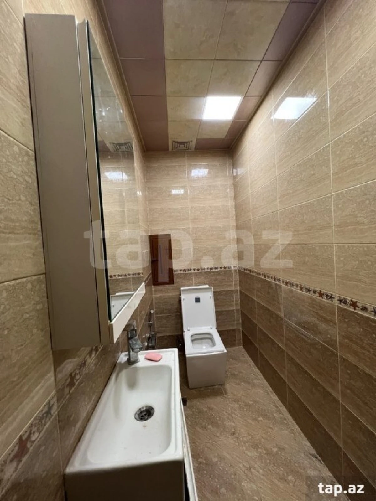 Kirayə verilir 3 otaqlı yeni tikili 135 m²