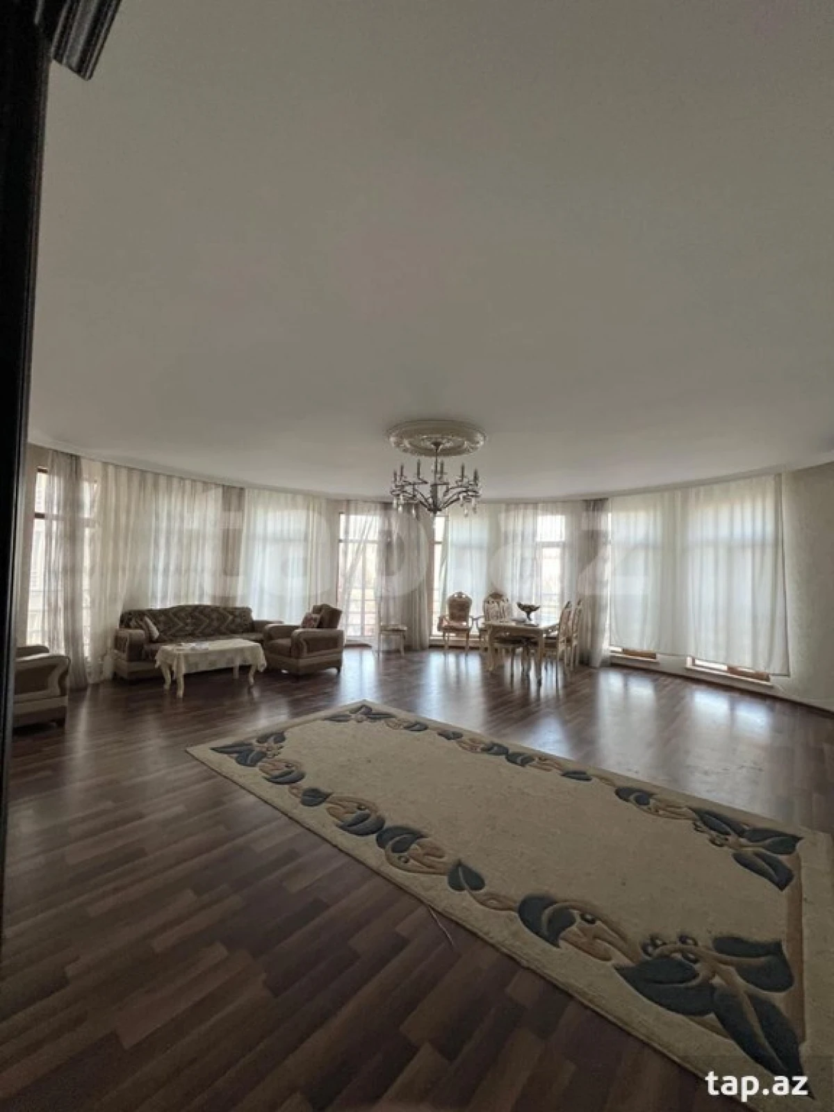 Kirayə verilir 3 otaqlı yeni tikili 135 m²