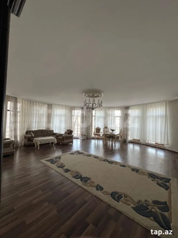 Kirayə verilir 3 otaqlı yeni tikili 135 m²