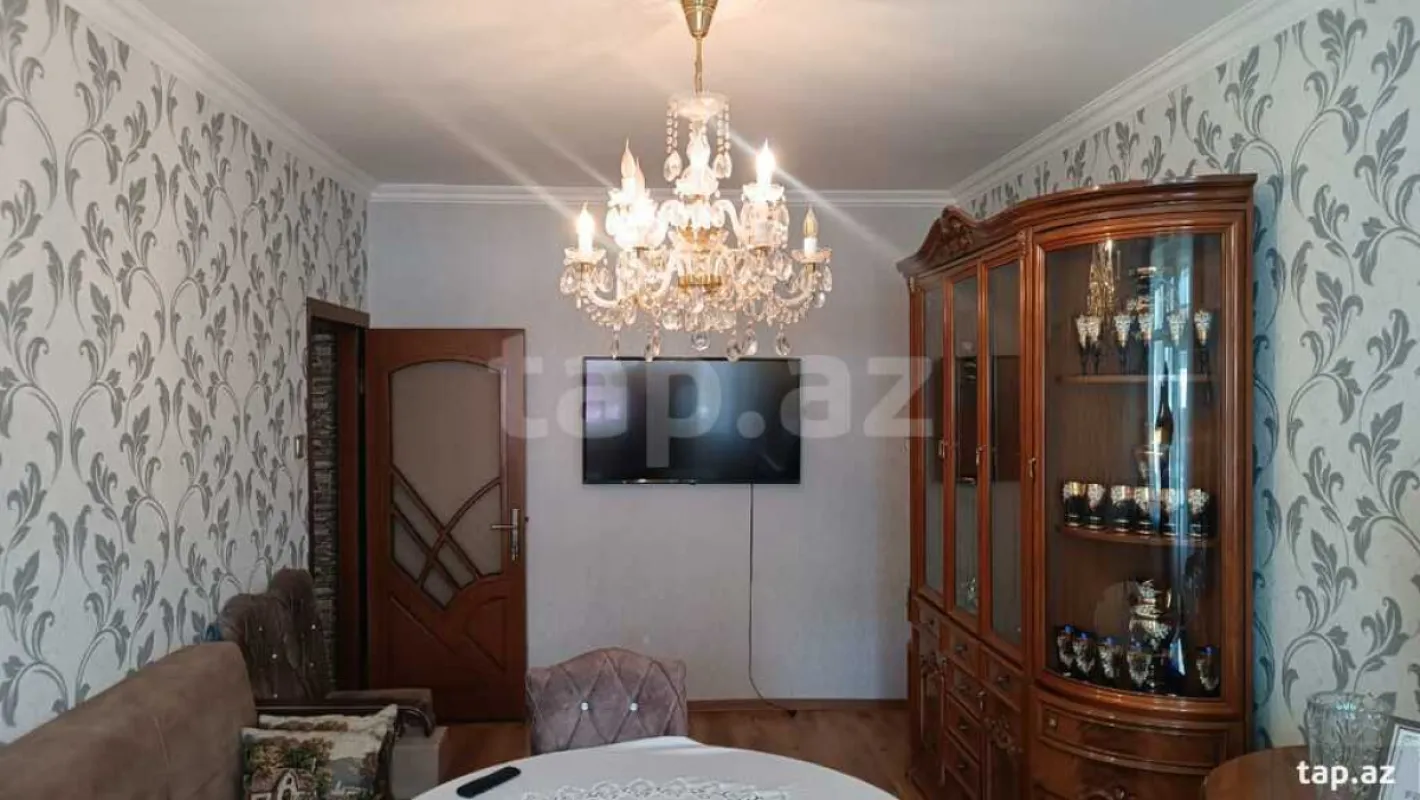 Satılır 5 otaqlı mənzil 120 m²