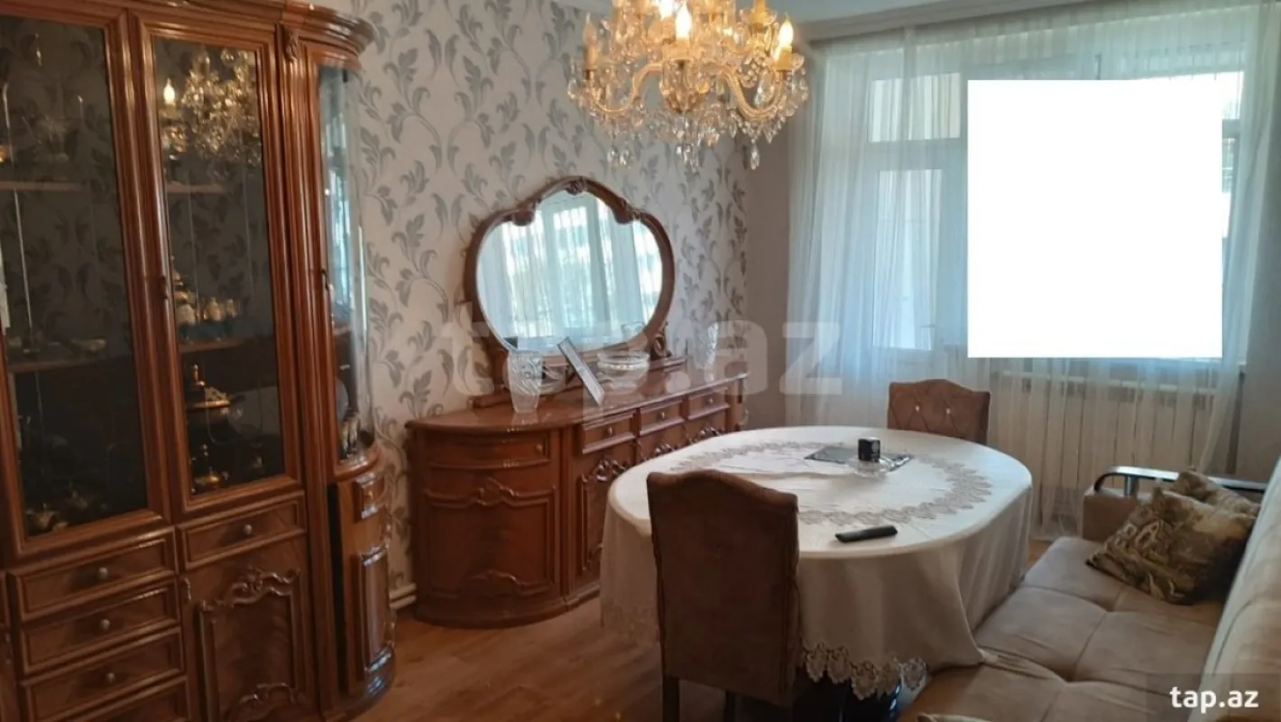 Satılır 5 otaqlı mənzil 120 m²