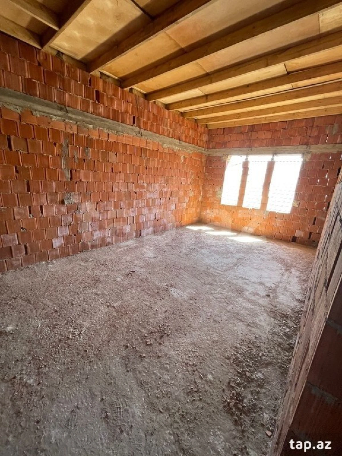 Satılır 5 otaqlı həyət evi