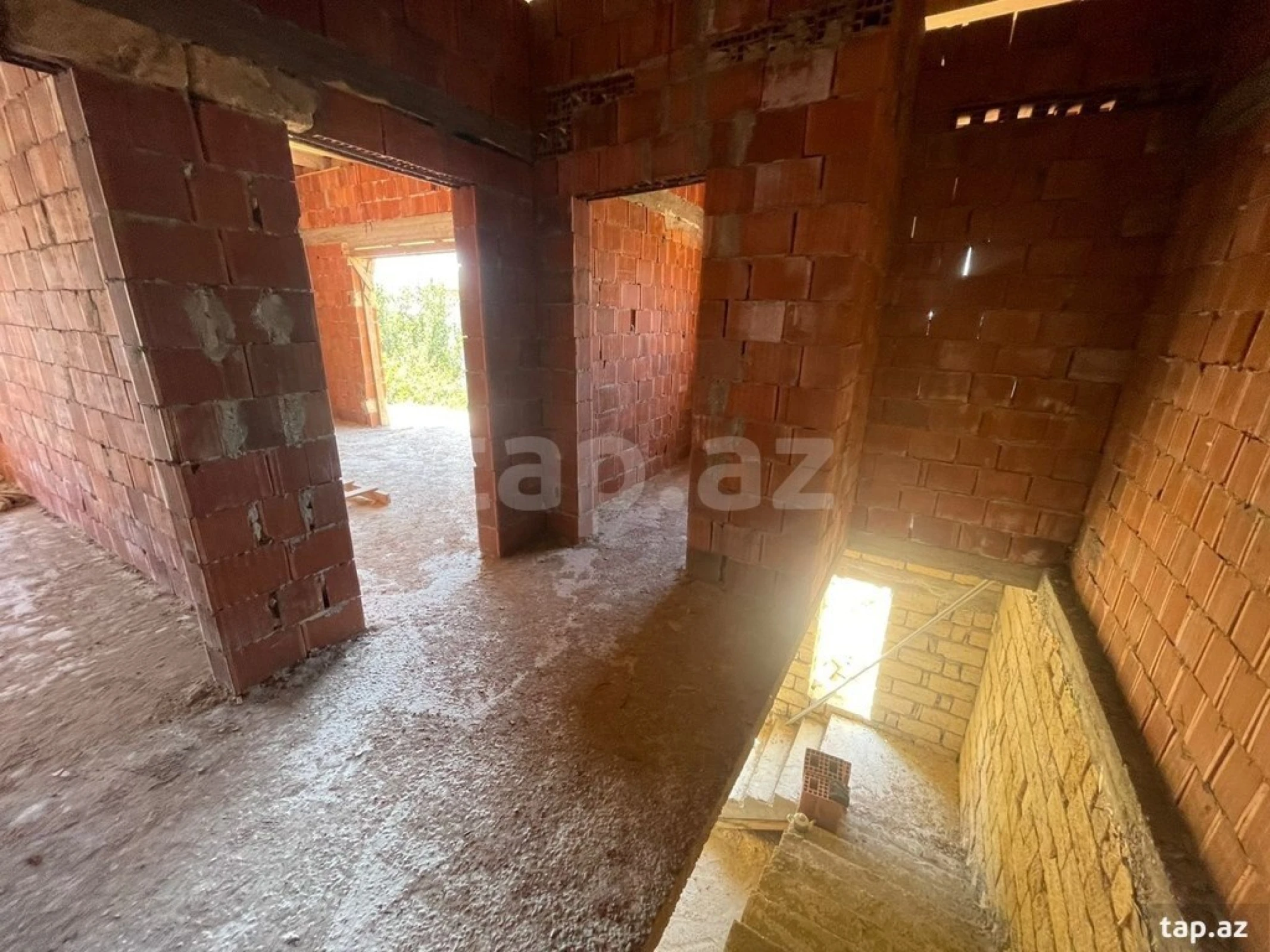 Satılır 5 otaqlı həyət evi