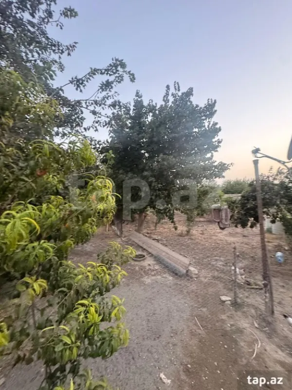 Satılır 8 otaqlı həyət evi