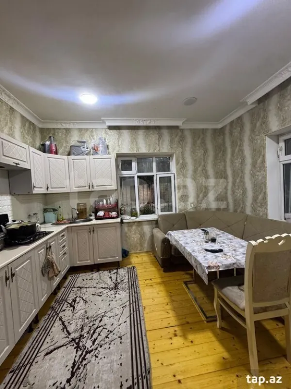 Satılır 8 otaqlı həyət evi