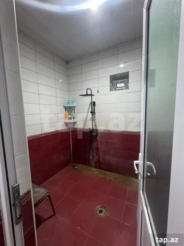 Satılır 8 otaqlı həyət evi