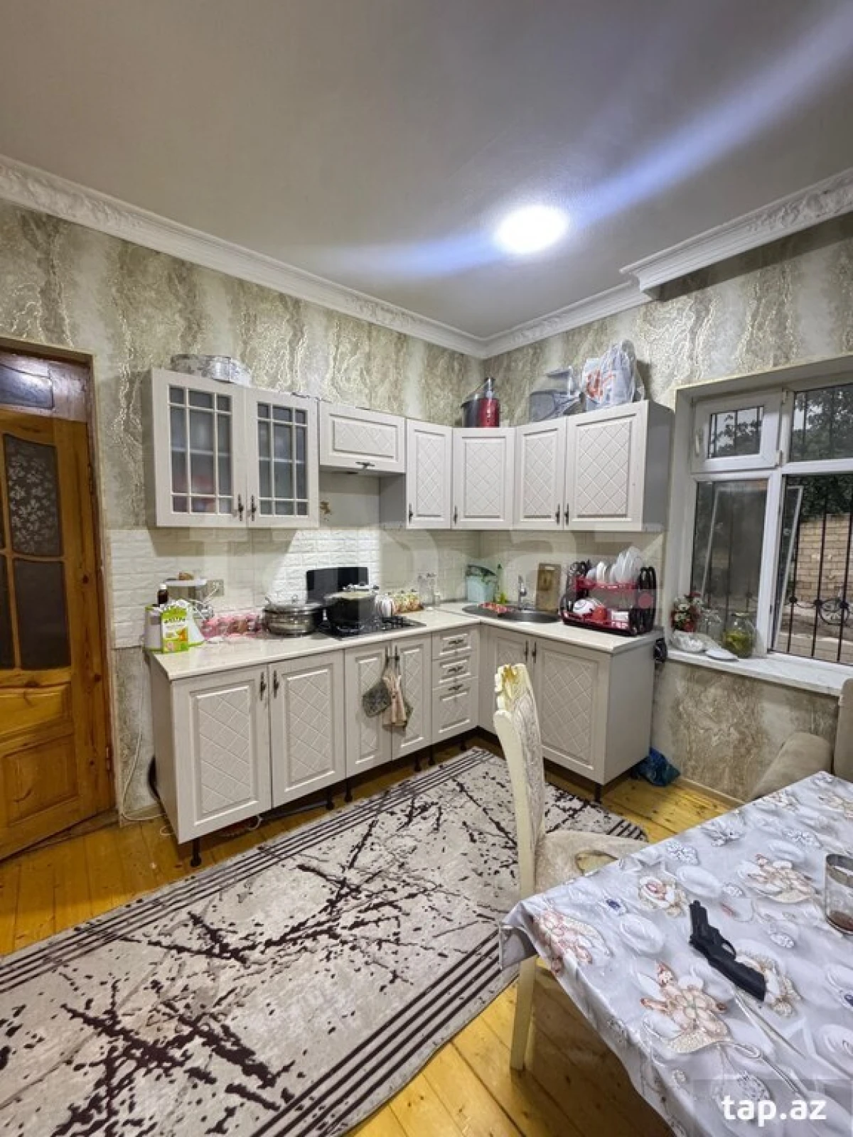 Satılır 8 otaqlı həyət evi