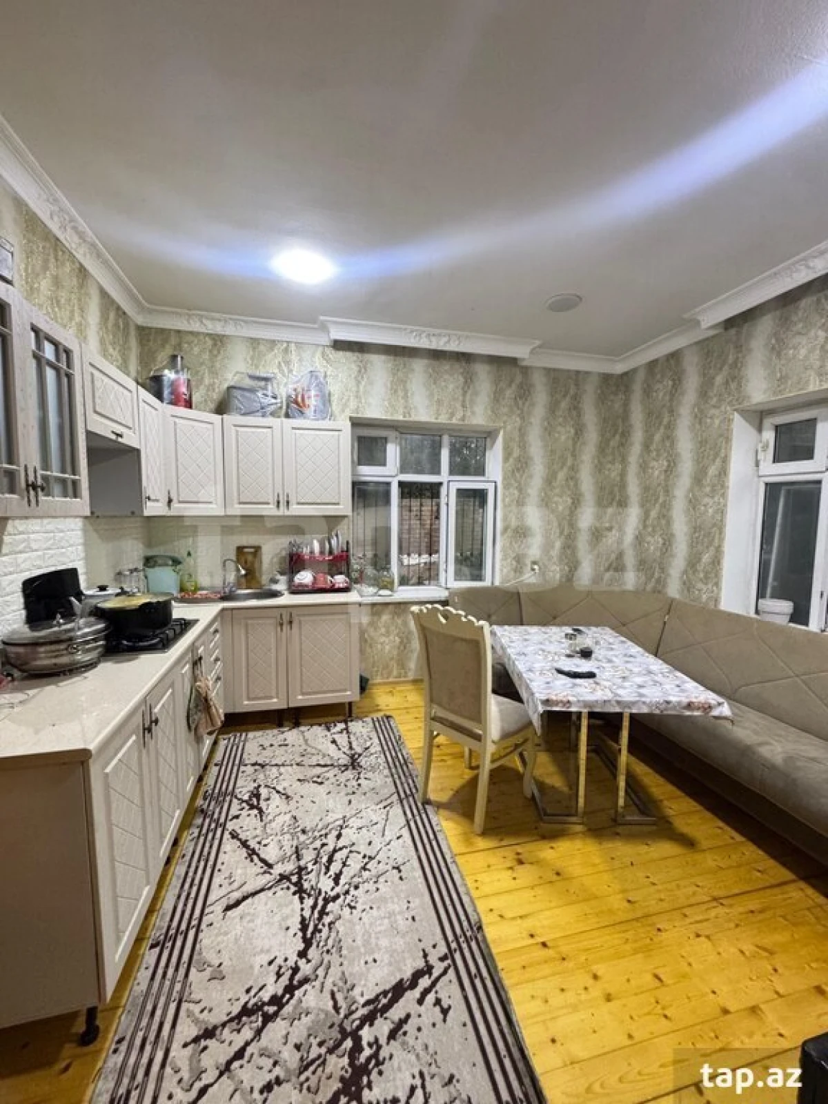 Satılır 8 otaqlı həyət evi