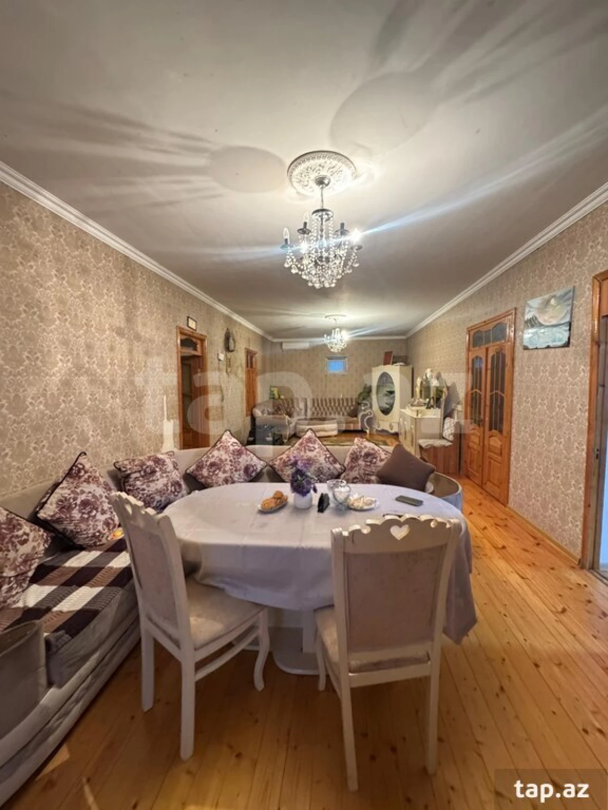Satılır 8 otaqlı həyət evi