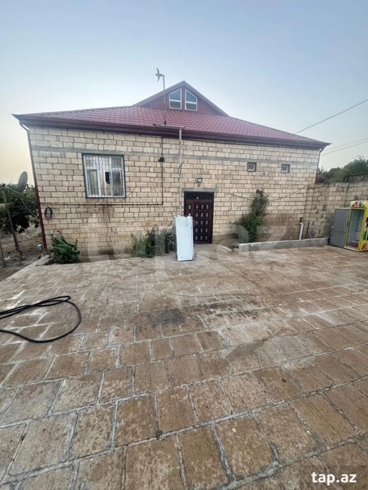 Satılır 8 otaqlı həyət evi