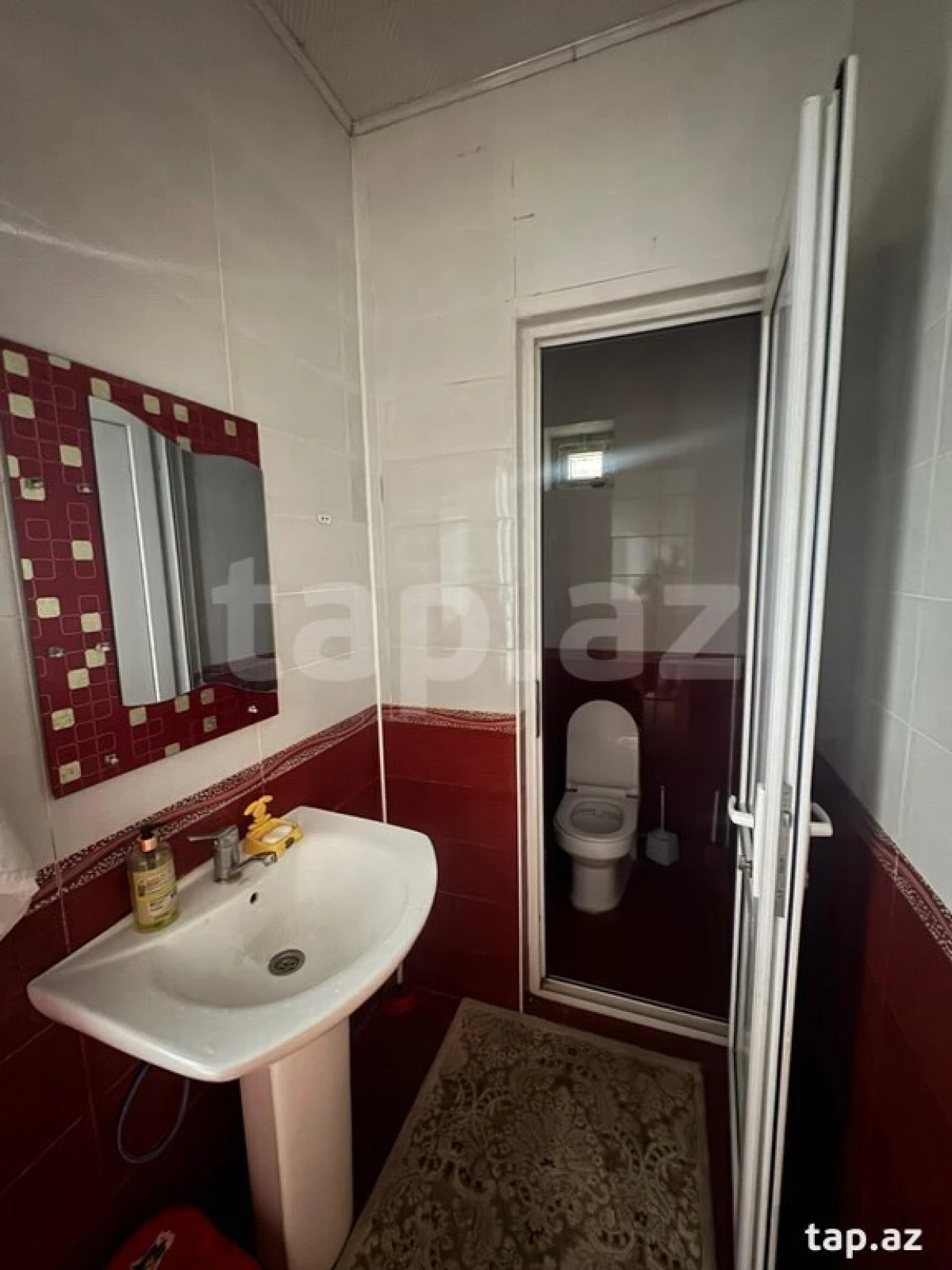 Satılır 8 otaqlı həyət evi
