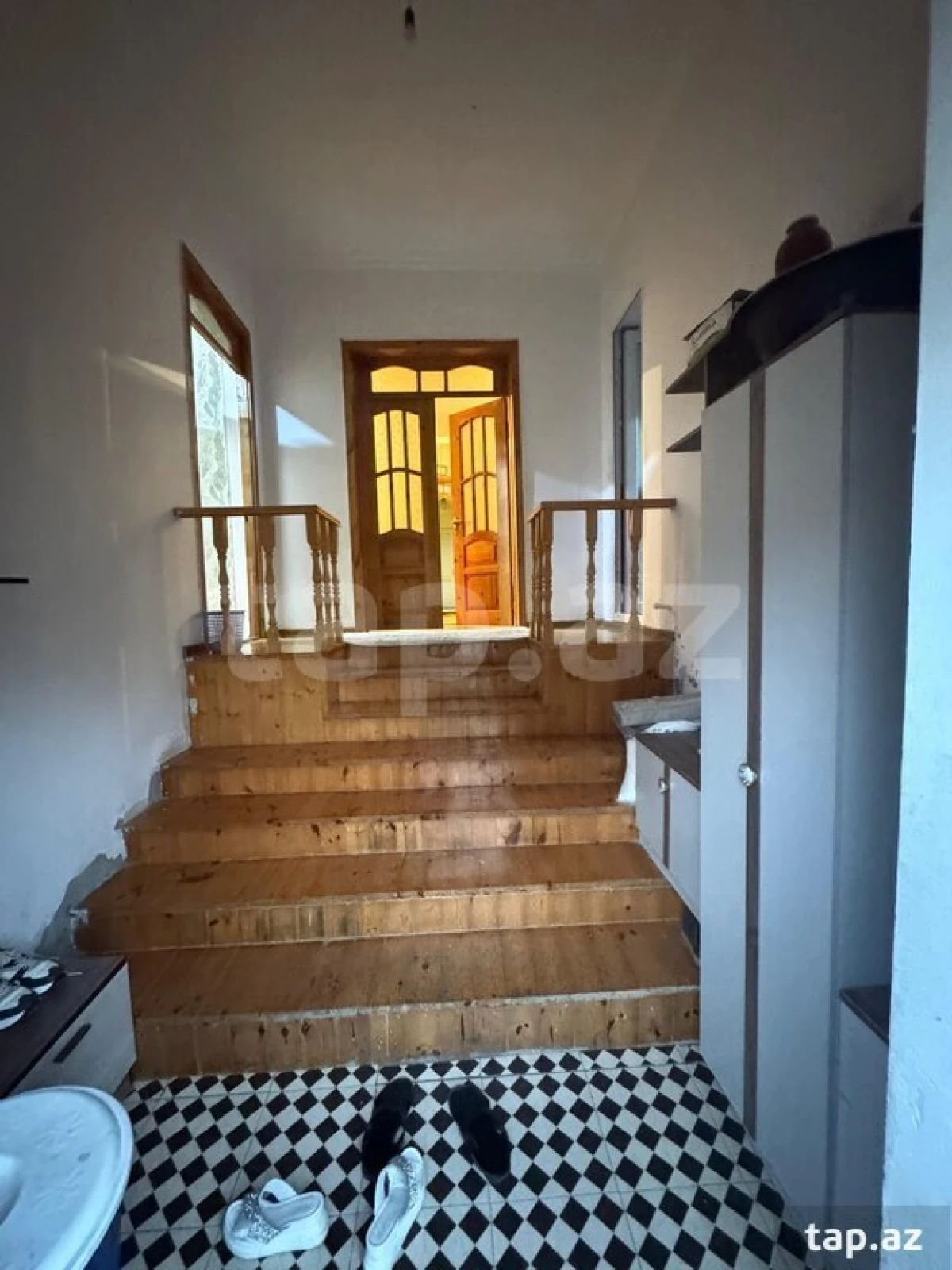 Satılır 8 otaqlı həyət evi