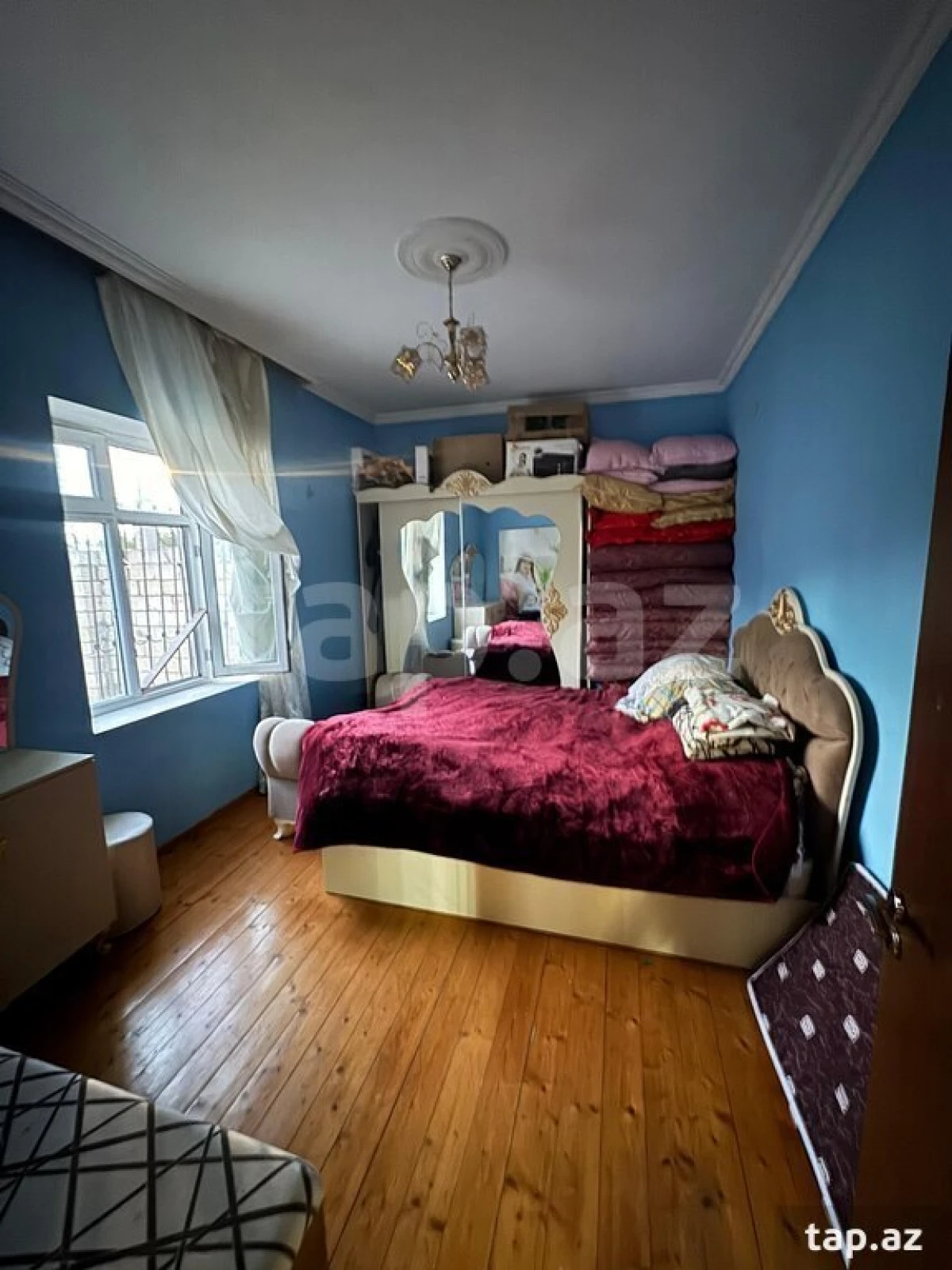 Satılır 8 otaqlı həyət evi