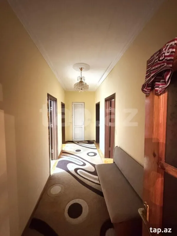 Satılır 8 otaqlı həyət evi