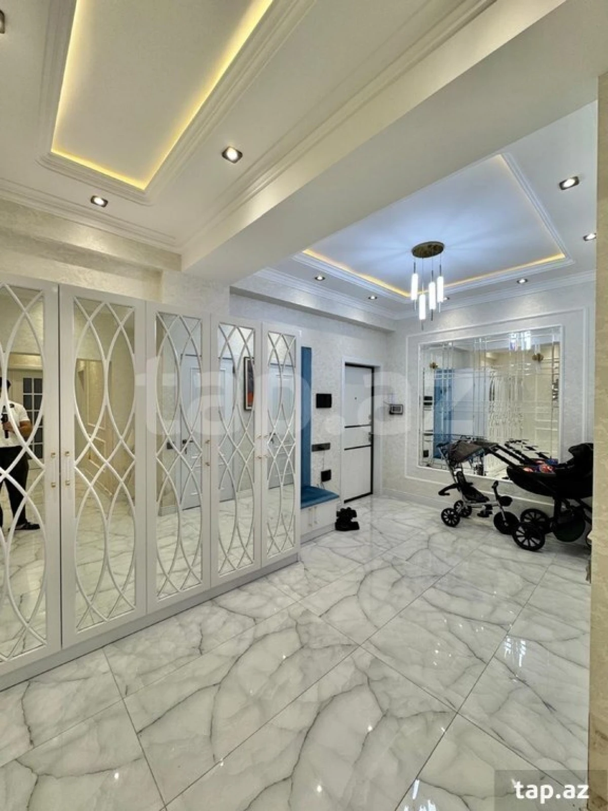 Kirayə verilir 3 otaqlı yeni tikili 150 m²