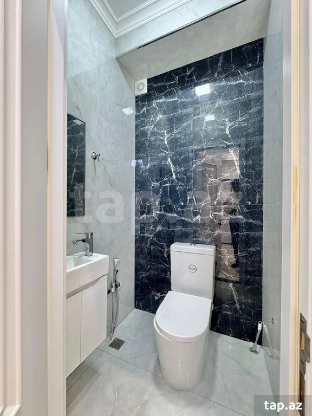 Kirayə verilir 3 otaqlı yeni tikili 150 m²