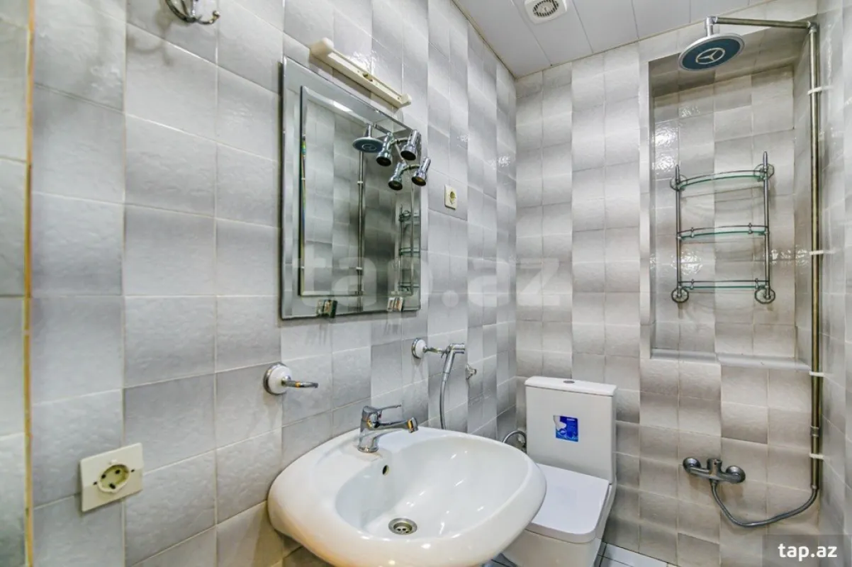 Kirayə verilir 3 otaqlı mənzil 135 m²