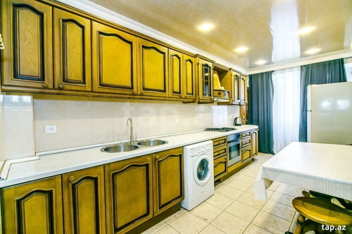 Kirayə verilir 3 otaqlı mənzil 135 m²