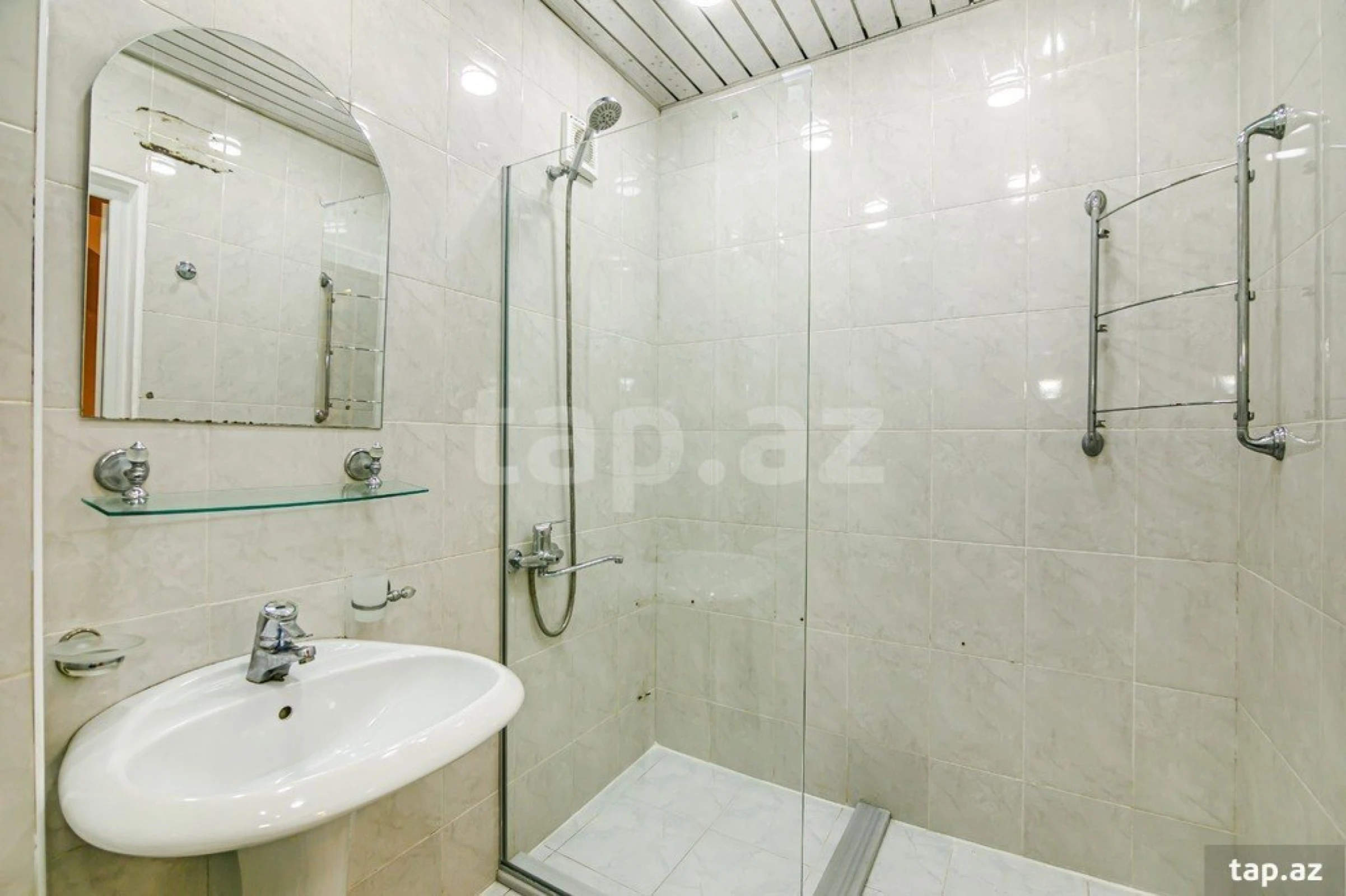 Kirayə verilir 3 otaqlı mənzil 135 m²