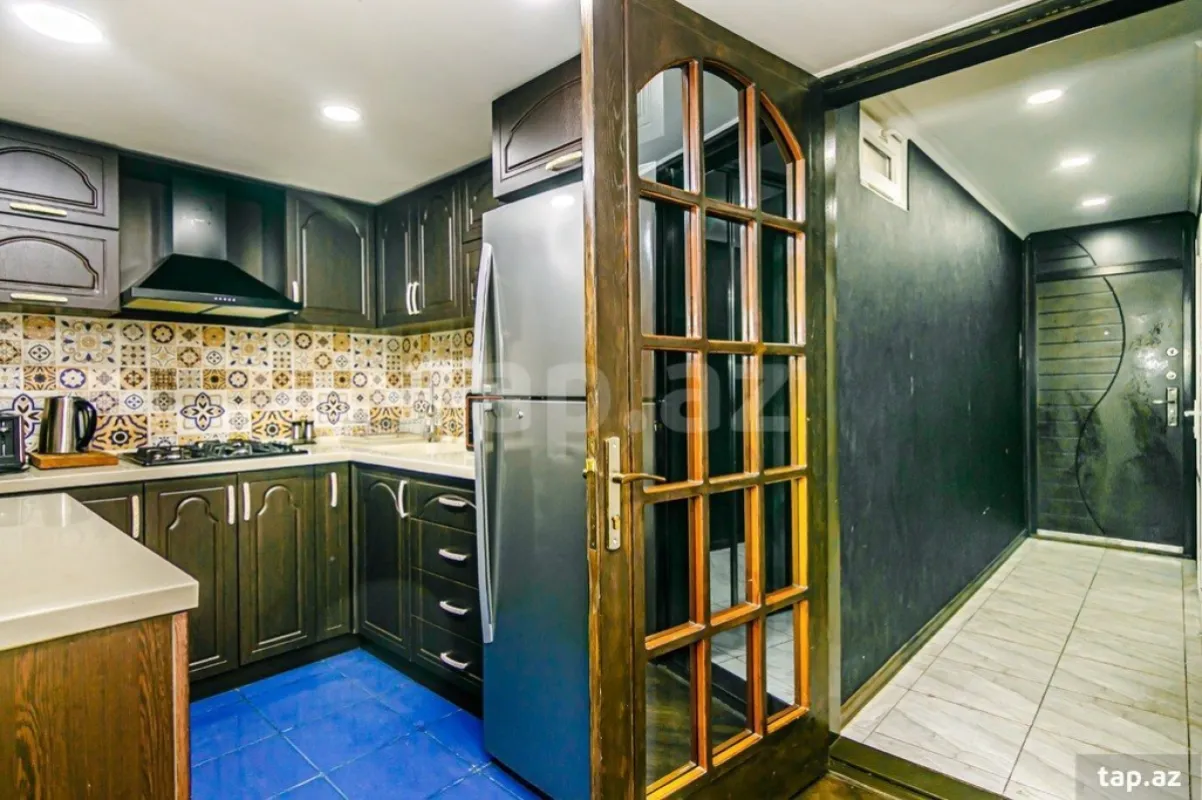 Kirayə verilir 3 otaqlı mənzil 245 m²