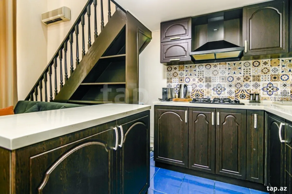 Kirayə verilir 3 otaqlı mənzil 245 m²