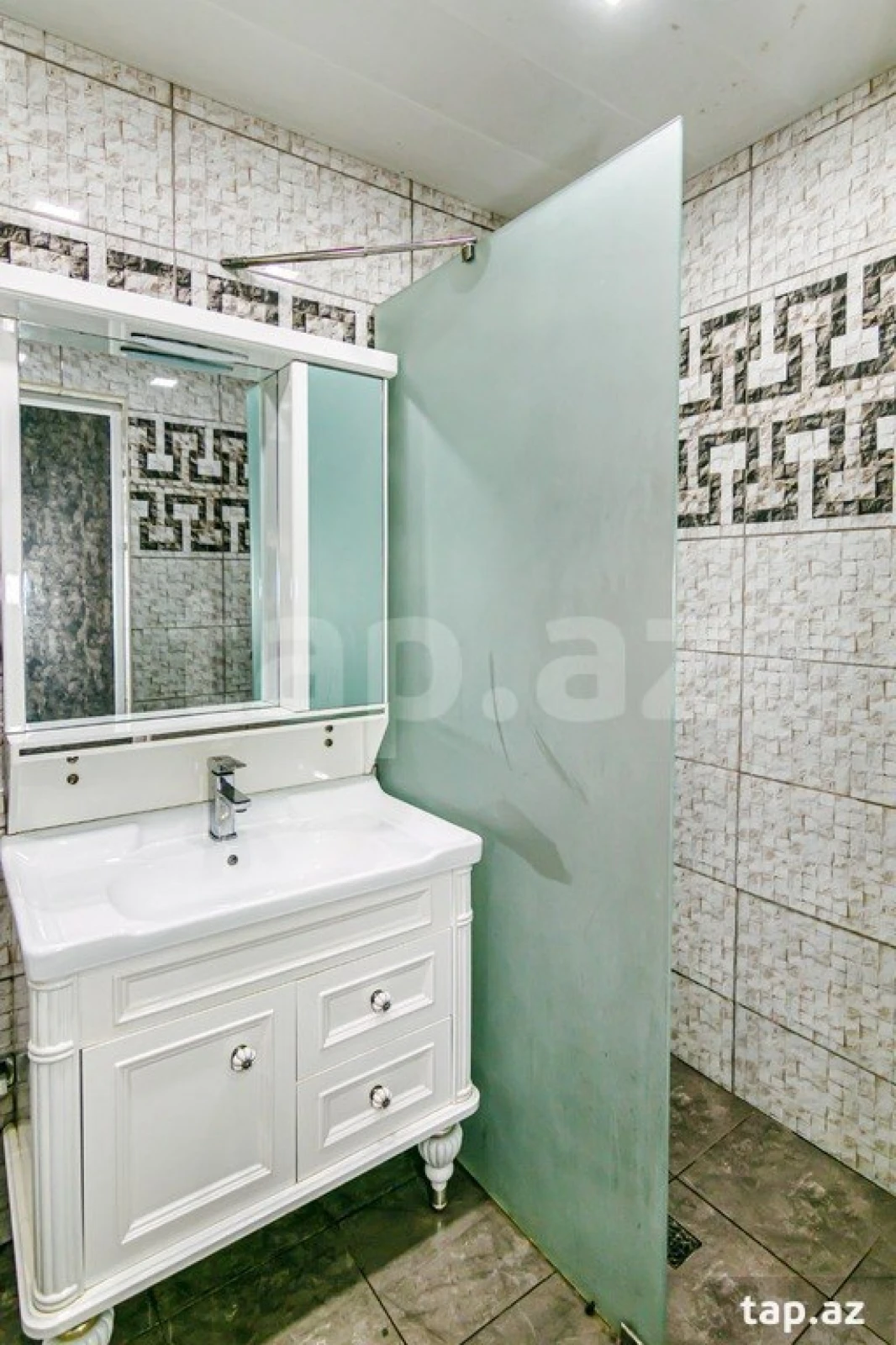 Kirayə verilir 3 otaqlı mənzil 245 m²