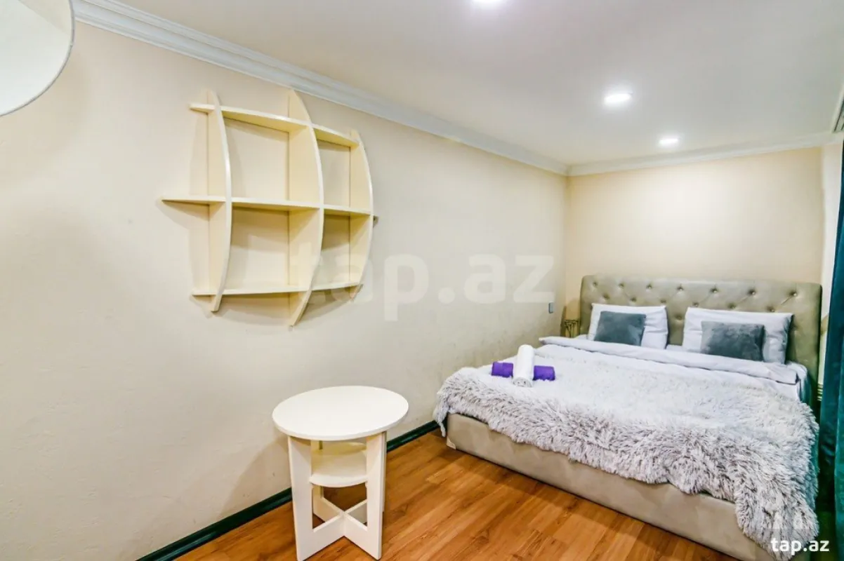 Kirayə verilir 3 otaqlı mənzil 245 m²