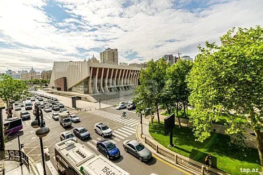 Kirayə verilir 4 otaqlı mənzil 220 m² — Bakı, Sahil qəs. 4 otaq 220.00 m²