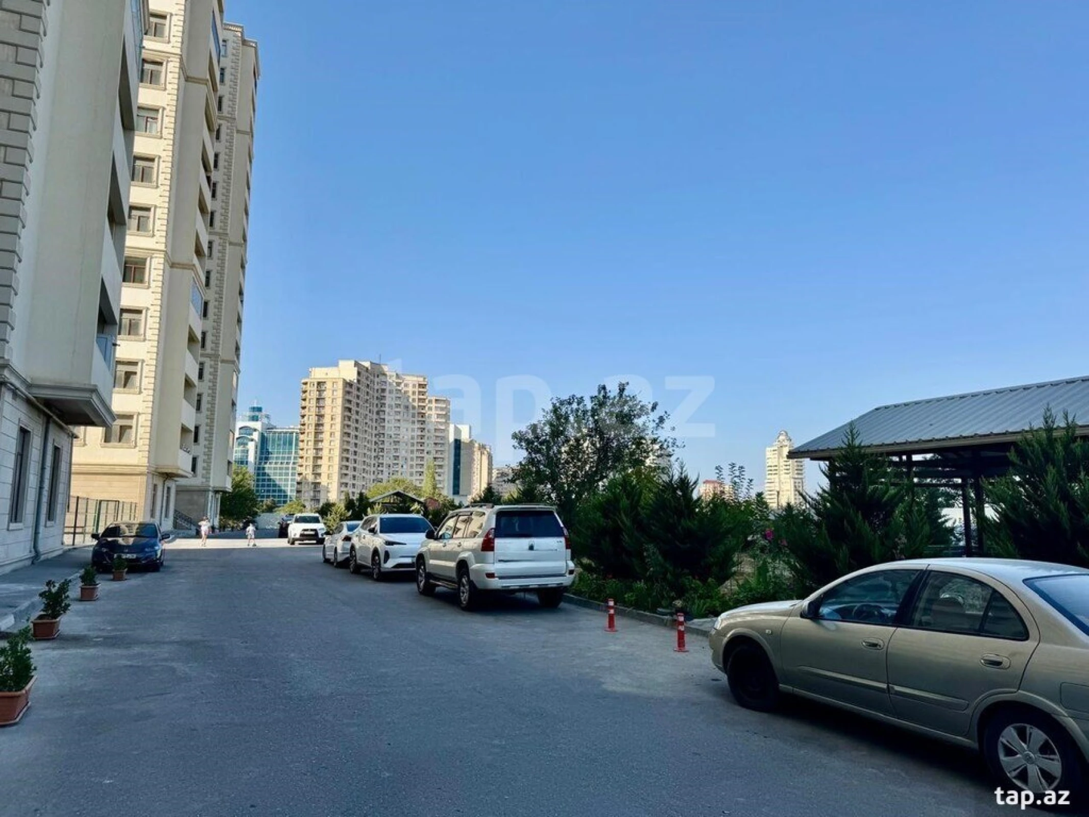 Satılır 3 otaqlı yeni tikili 130 m²
