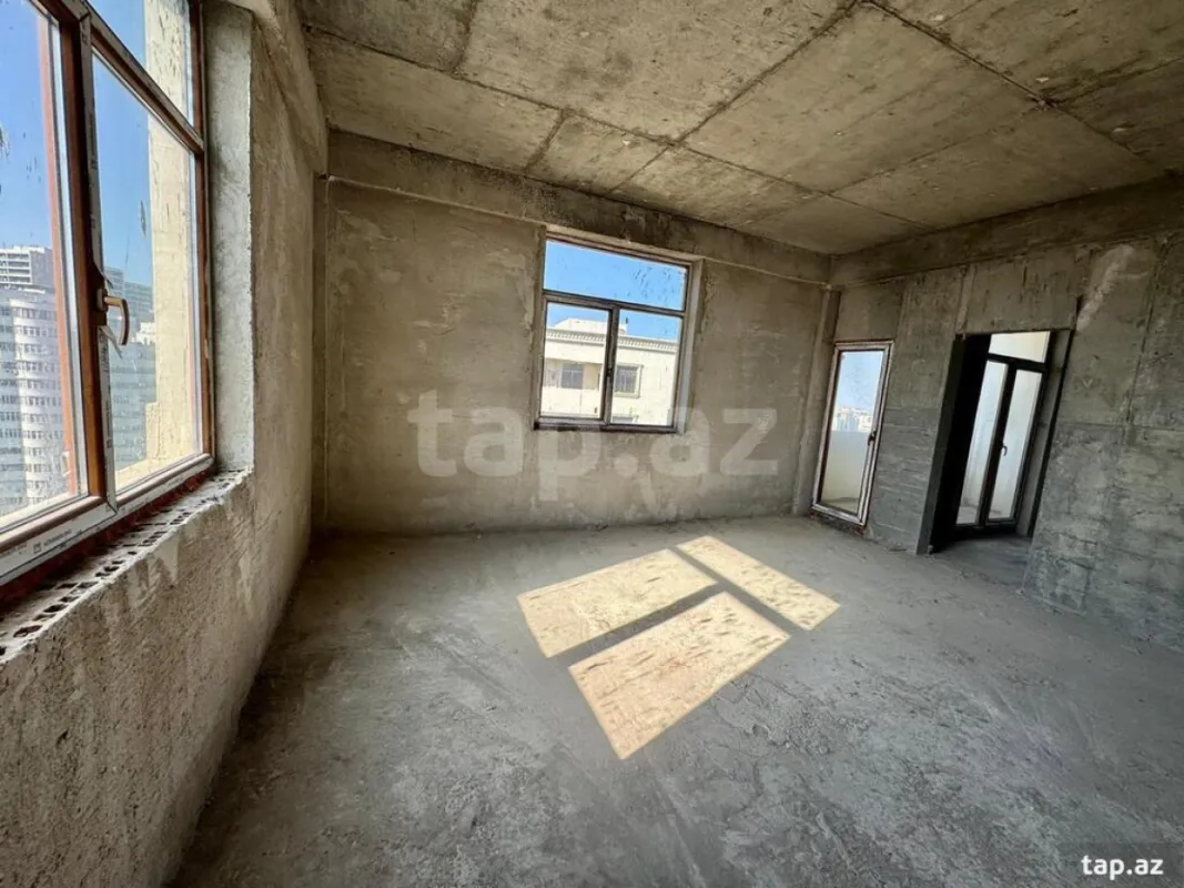 Satılır 3 otaqlı yeni tikili 130 m²