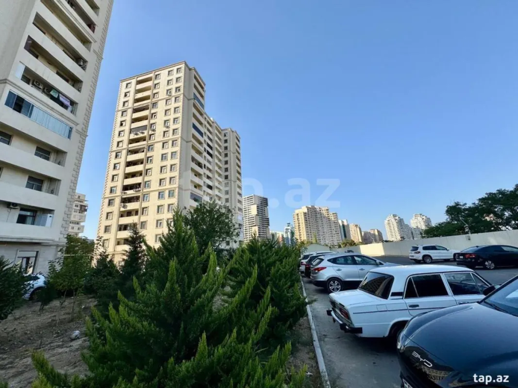 Satılır 3 otaqlı yeni tikili 130 m²