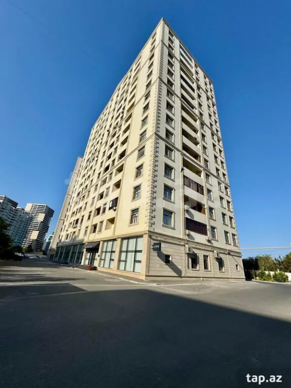 Satılır 3 otaqlı yeni tikili 130 m²