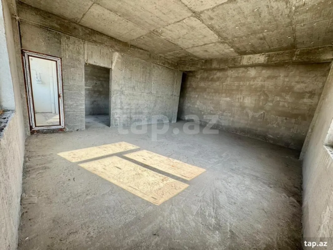 Satılır 3 otaqlı yeni tikili 130 m²