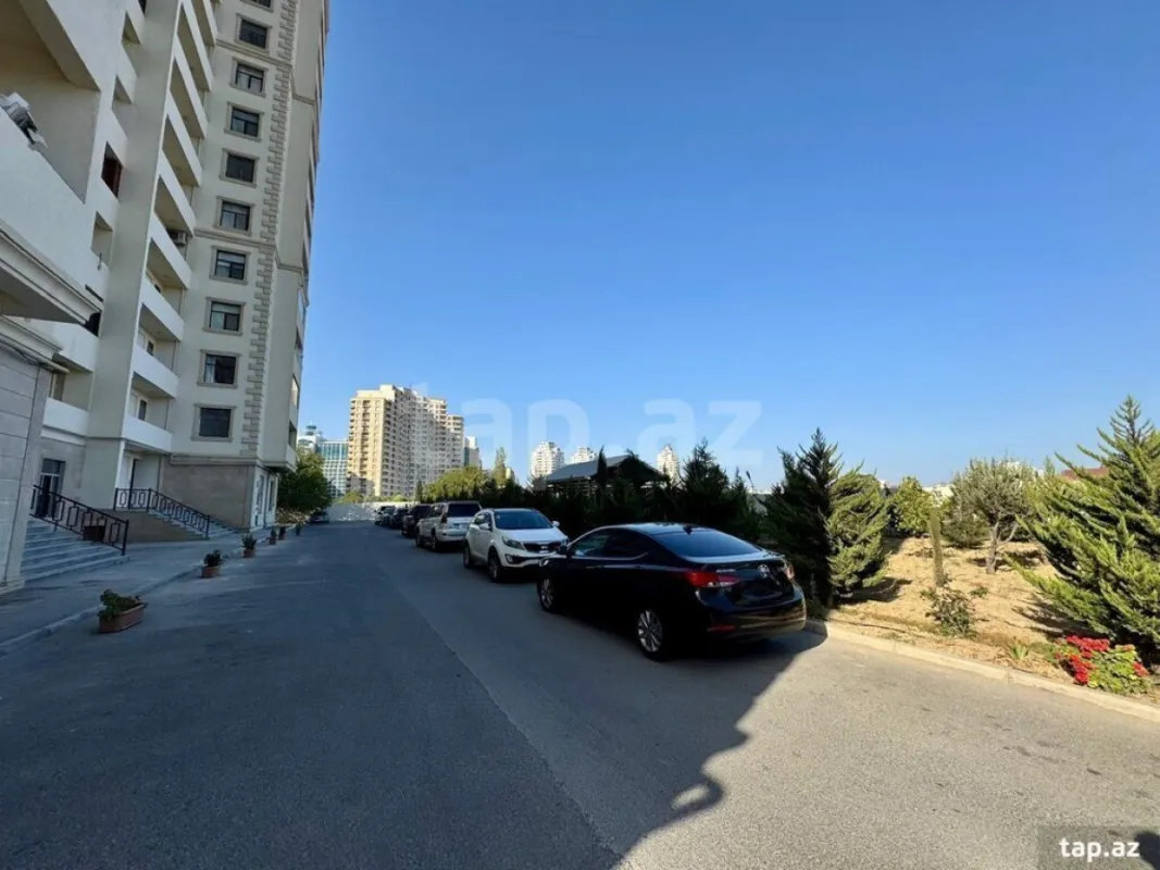 Satılır 3 otaqlı yeni tikili 130 m²