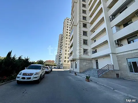 Satılır 3 otaqlı yeni tikili 130 m²