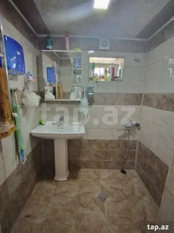 Satılır 4 otaqlı həyət evi