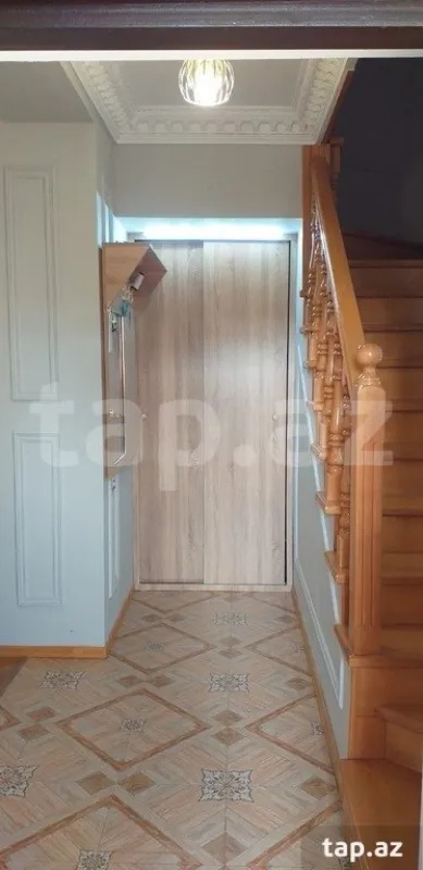 Satılır 6 otaqlı həyət evi 240 m²