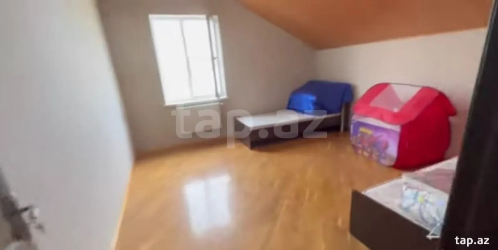 Satılır 6 otaqlı həyət evi 240 m²