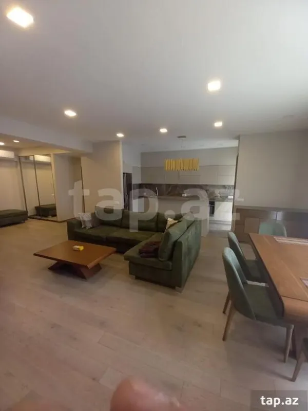 Satılır 3 otaqlı yeni tikili 125 m²