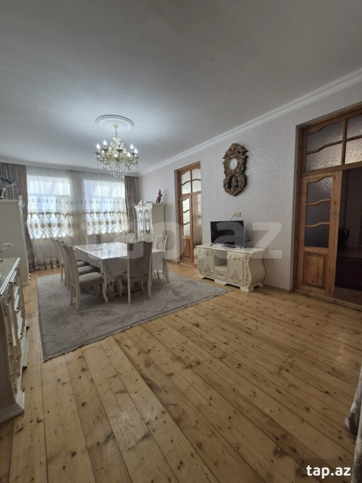 Satılır 9 otaqlı həyət evi