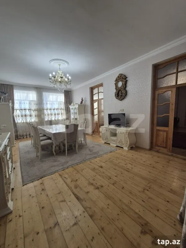 Satılır 9 otaqlı həyət evi