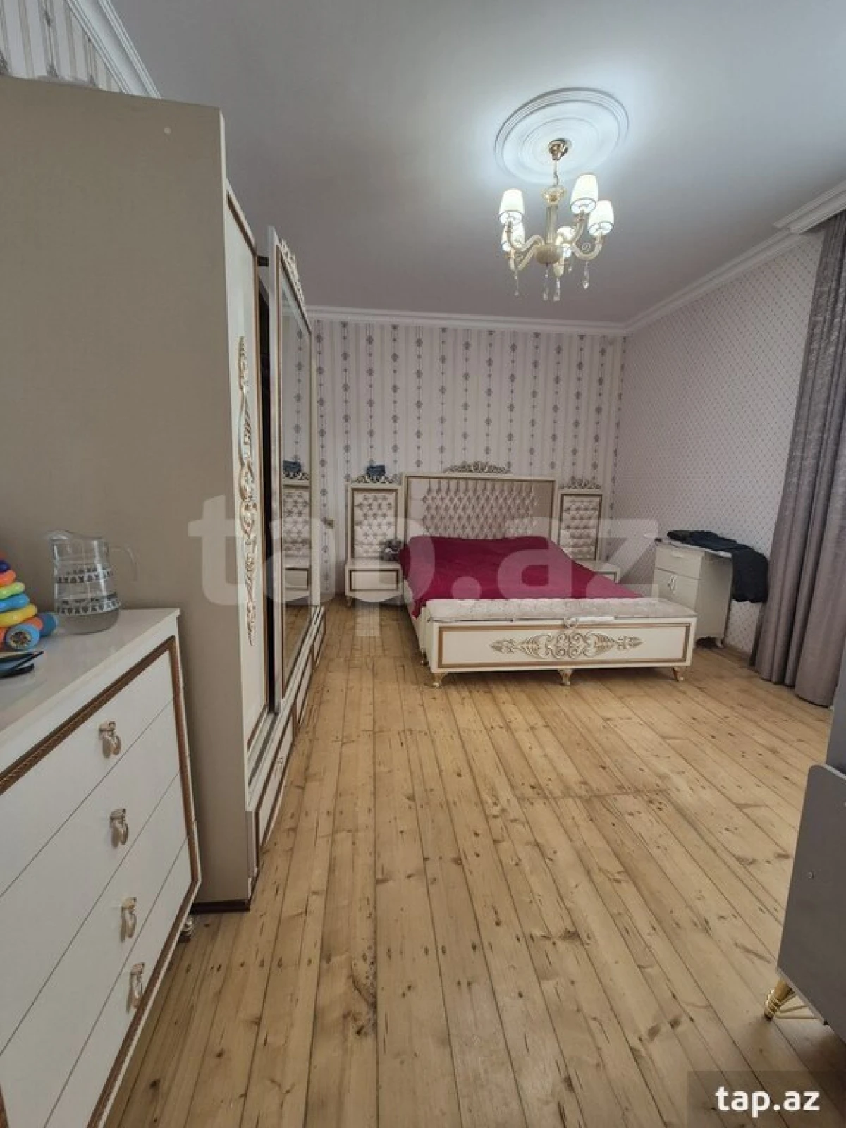 Satılır 9 otaqlı həyət evi