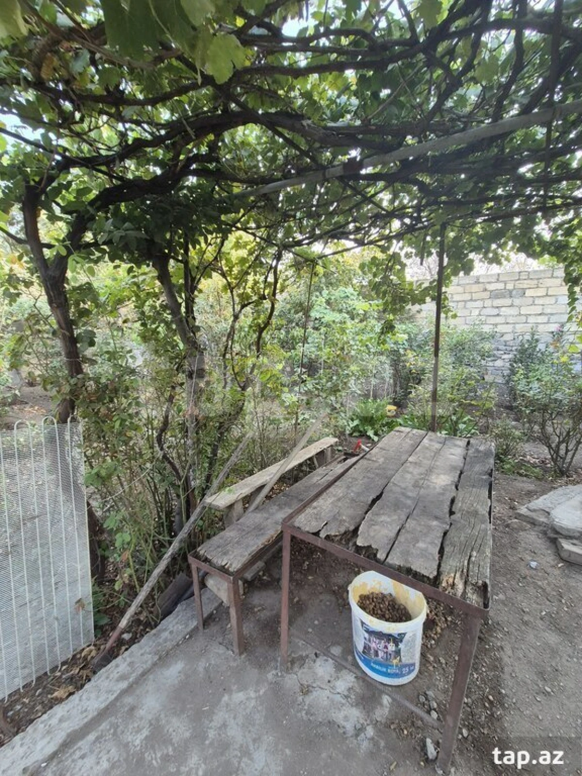 Satılır 9 otaqlı həyət evi